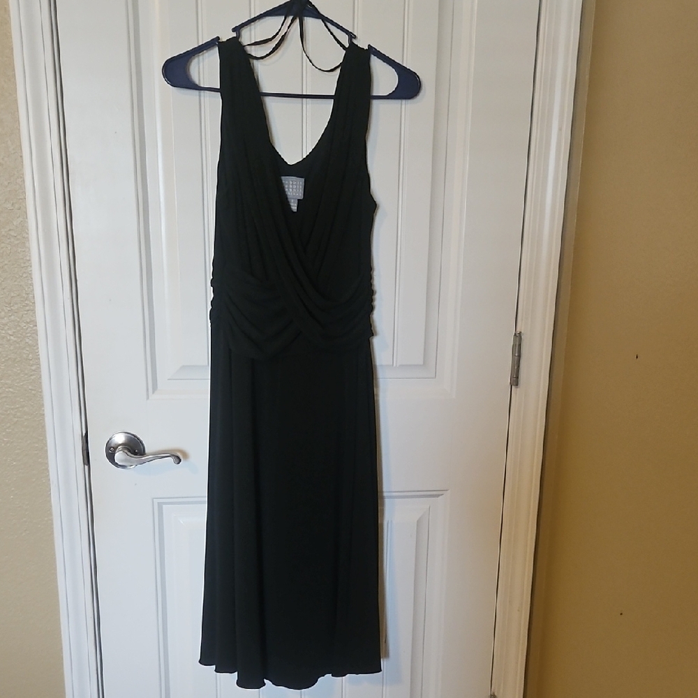 Chic Black Sleeveless Midi Dress